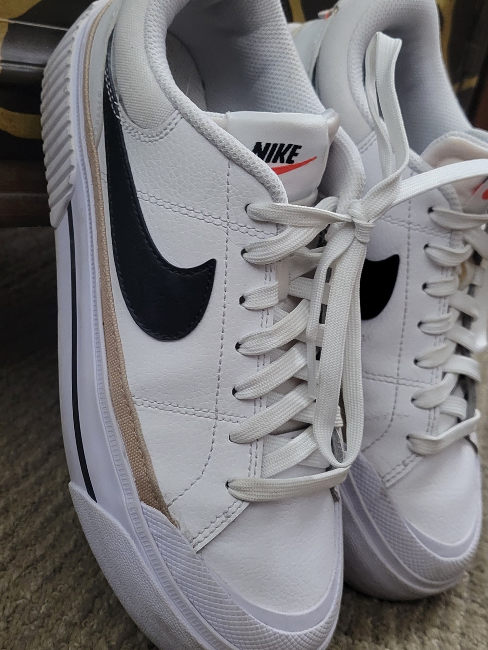 Nike Men’s White & Black Low Top Sneakers